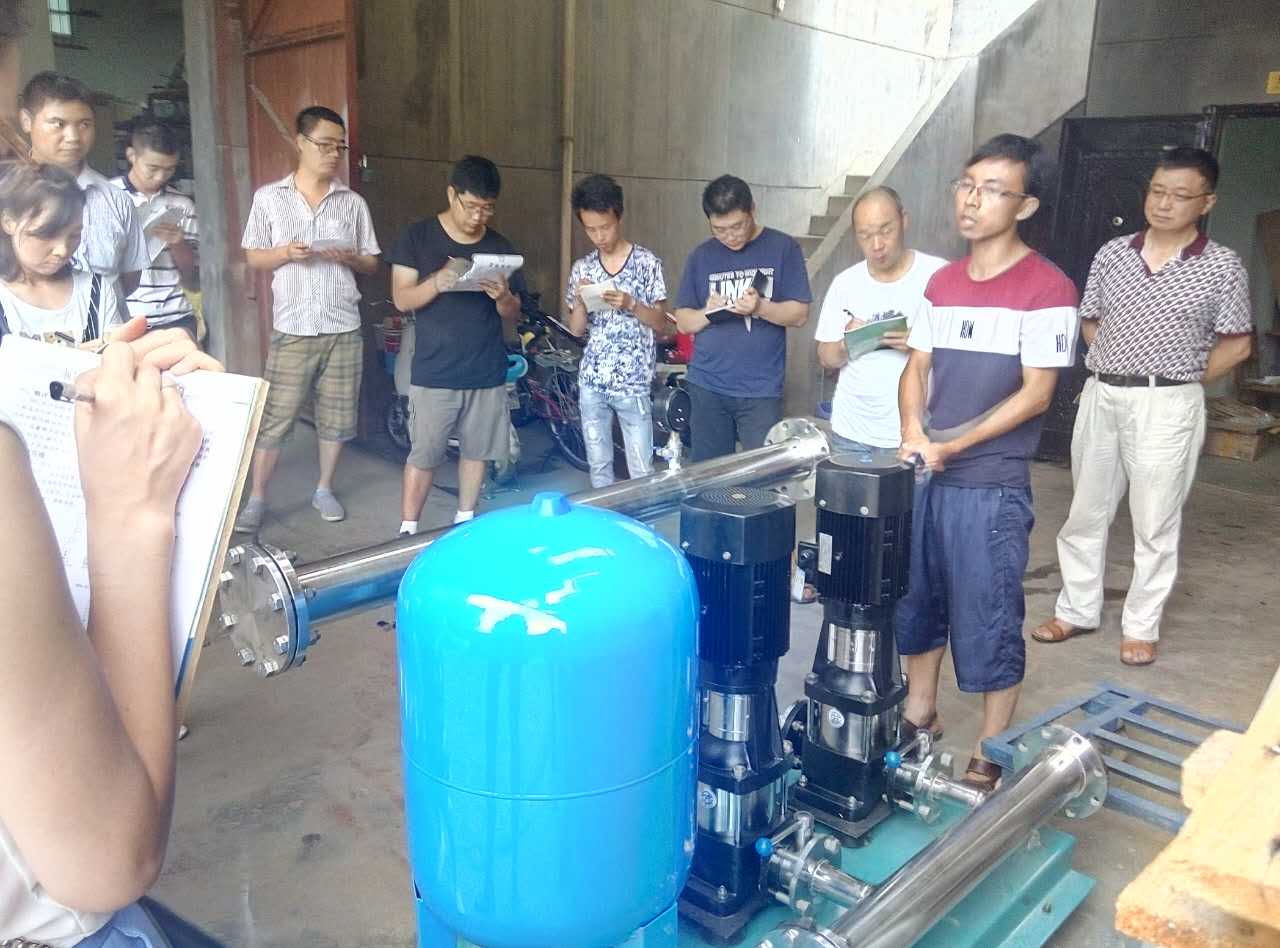 鼎興變頻供水設備培訓現(xiàn)場